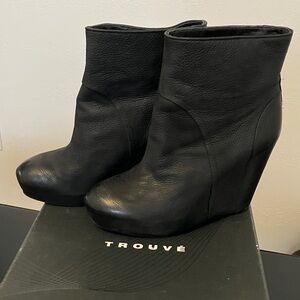 Trouve Black Leather Wedge Ankle Booties